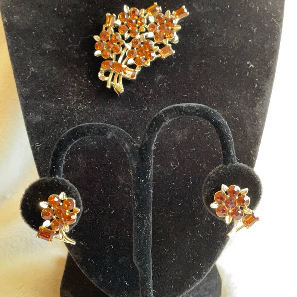 Vtg Lisner amber color flower bouquet brooch with screw back earrings